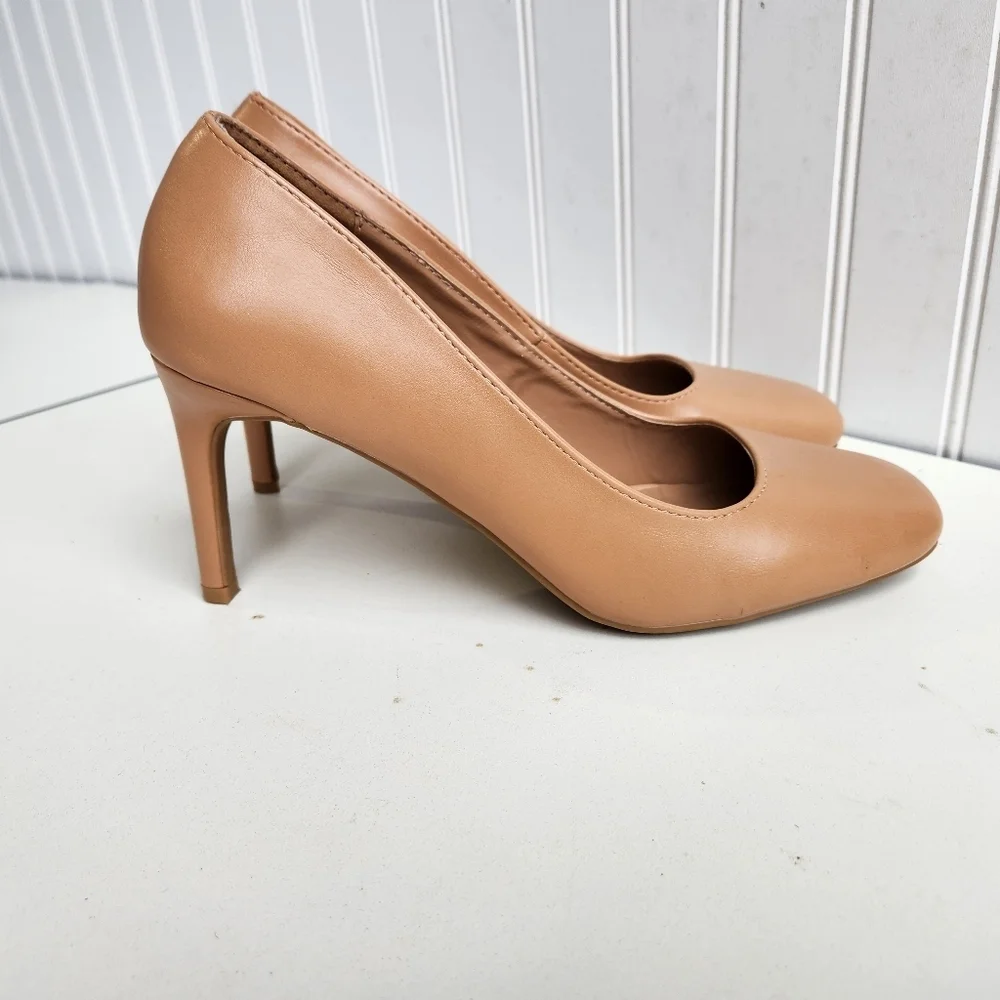 Journee Collection Women's Monalee Square Toe Mid Heel Pumps Tan 9.5